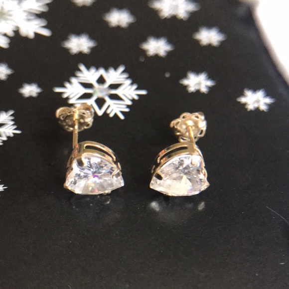 Solid 14K Yellow Gold Heart Shape Clear Crystal Stud Earrings. Marked 14K.